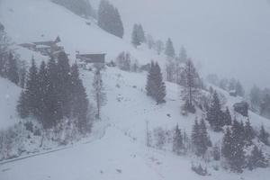 paisaje invernal en los alpes austríacos foto