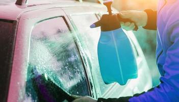 A man washes his car photo