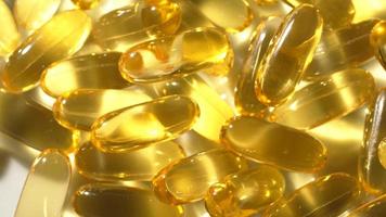 vitamines d, capsules omega 3, macro video