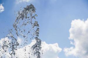 salpicaduras de agua en el cielo foto