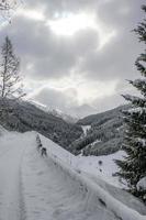 paisaje invernal en los alpes austríacos foto