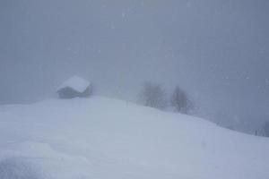 paisaje invernal en los alpes austríacos foto