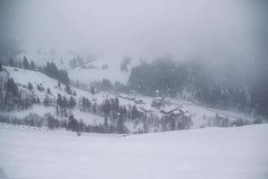 paisaje invernal en los alpes austríacos foto