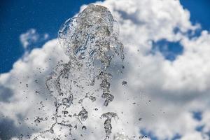 salpicaduras de agua en el cielo foto