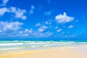 playa caribeña tropical agua clara turquesa playa del carmen méxico.