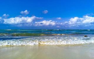 playa caribeña tropical agua clara turquesa playa del carmen méxico. foto