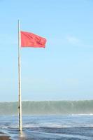 enormes olas del mar foto