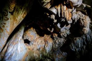 cueva en tailandia foto