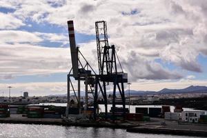 gruas en el puerto foto