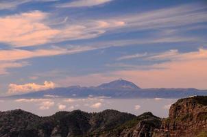 paisaje de montaña en verano foto