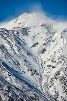 paisaje nevado de montaña foto