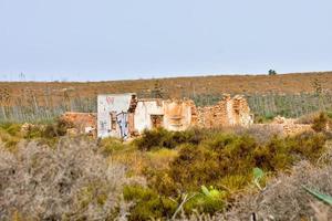 vista de un sitio abandonado foto