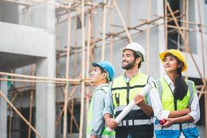 equipo de construcción feliz y exitoso foto