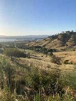 kurrajong gap lookout es una hermosa vista a la montaña que se deleita con las impresionantes vistas del lago hume. foto