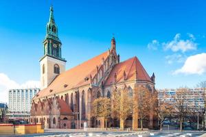 la iglesia de santa maria marienkirche en berlín foto