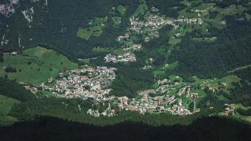 aldea de oltre il colle con la aldea de zorzone en val serina bergamo italia foto