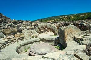 el nuraghi de barumini en cerdeña italia foto