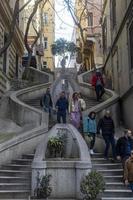 estambul, turquía 22 de enero de 2023. vista de las escaleras de camondo en el distrito de galata. foto