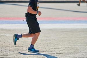 hombre atlético corriendo. foto