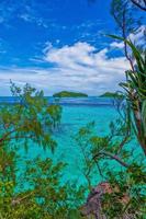 imagen de pequeñas islas verdes en palau foto