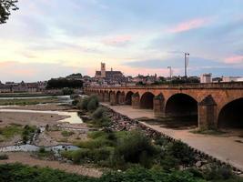 una vista de nevers en el centro de francia foto