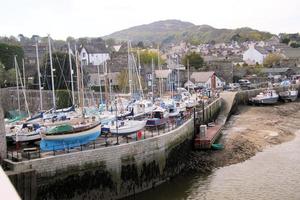 una vista del puerto de conwy foto