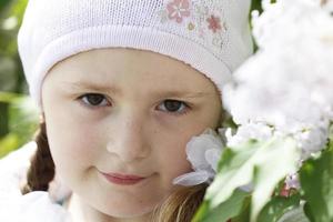 bielorrusia, la ciudad de gomil, 16 de mayo de 2016. jardín de infancia. retrato de primer plano de una niña. foto