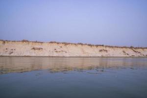 río padma bluewater e isla de arena con cielo azul hermosa vista del paisaje foto