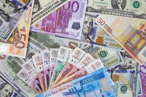dinero de diferentes países dólares, euros, rublos. vista superior. foto