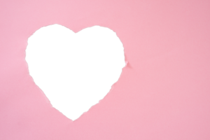 coração de papel rosa buraco png