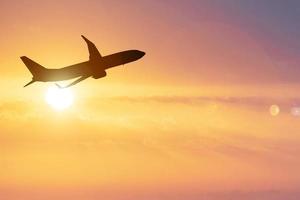 avión de pasajeros aumenta porque viaja más gente foto