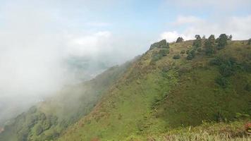 vista del paisaje de montaña, monte prau dieng indonesia foto