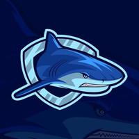 logotipo de mascota de escudo de cabeza de tiburón vector