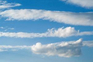 cielo azul y nubes foto