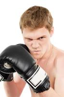 hombre en guantes de boxeo foto