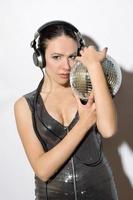 retrato, de, sensual, mujer joven, en, auriculares foto