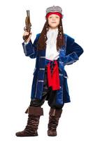 joven posando en un traje de pirata foto
