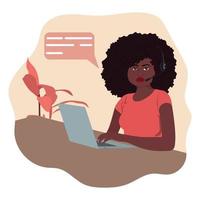 mujer afroamericana con auriculares y micrófono con laptop. vector