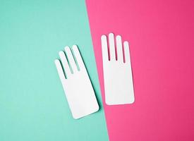 dos patrones blancos de papel vacíos para guantes foto