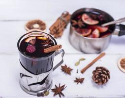 mulled wine in a glass photo