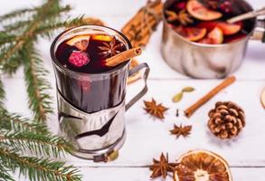 mulled wine in a glass photo