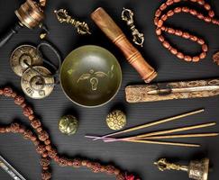 objetos religiosos tibetanos para la meditación foto