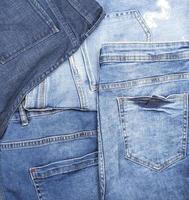 diferentes blue jeans clásicos, full frame foto