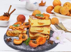 pastel de galletas con albaricoques foto