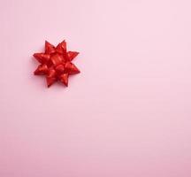 hermosa plantilla de diseño rosa abstracto con lazo rojo foto