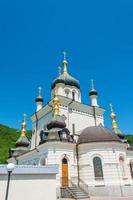 iglesia ortodoxa foros en crimea en un día de verano