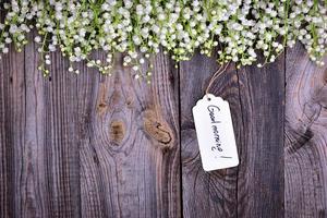 Gray wooden background with a paper tag with the inscription good morning photo