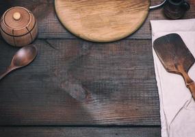 wooden kitchen spatula and round cutting board photo