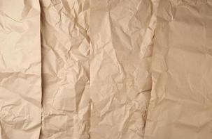 textura de papel arrugado de hojas marrones de papel de embalaje kraft foto