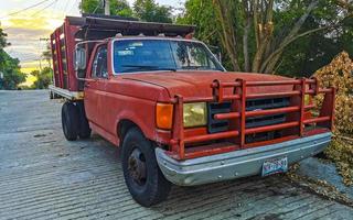 puerto escondido oaxaca mexico 2022 varias camionetas mexicanas autos 4x4 vehiculos todoterreno mexico. foto